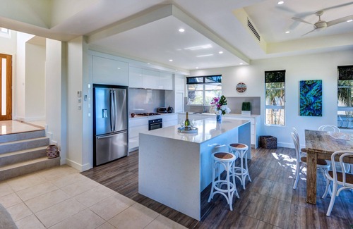 Hamilton Island Villa | La Bella Waters 5 Hamilton Island - oceanviews, buggy and transfers