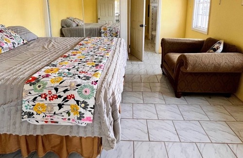 Hannah's Rest House | La Belle Vie en Le Château. Quiet & Relaxing! Snorkeling Diving & Dining Nearby