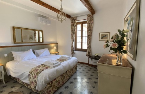 Le Somail Bed & Breakfast | La Bergerie Antoine Lantana King Room - Deluxe South of France Experience