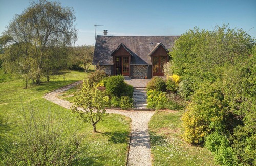 Surtainville House | La Bergerie: Large house with spacious garden