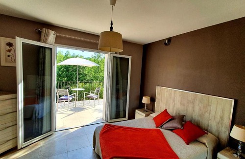 Saint-Paul-en-Foret House | La Bergeronnette