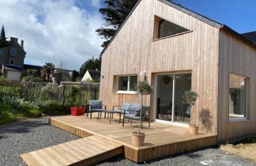 Perros-Guirec House | La Bernique blanche de Perros vue mer 4 personnes