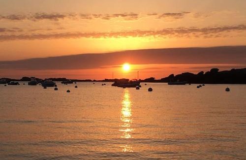 Perros-Guirec House | La Bernique blanche de Perros vue mer 4 personnes
