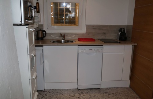 L'Isle-sur-la-Sorgue House | LA BIGNONE studio, charm and calm in the city center
