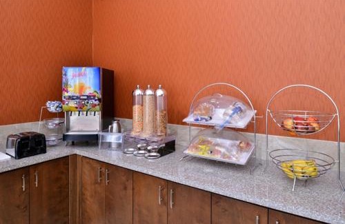 Crane Hotel | La Bonita Inn & Suites - Crane
