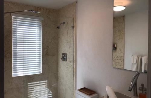 North Palmetto Point Cottage | La Bougainvillea Boutique Hotel - Private cottage