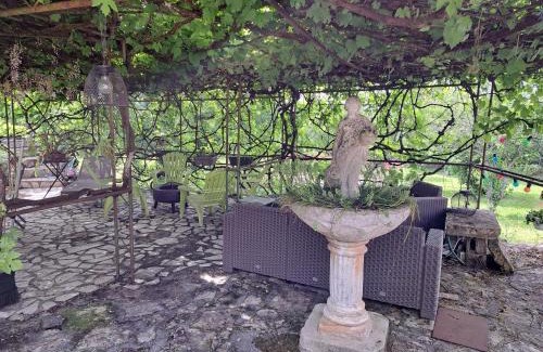 Cours House | La Bougainvilliére