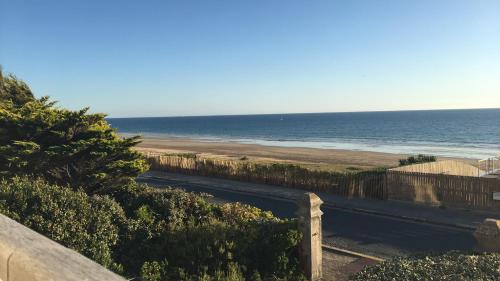 Barneville-Carteret House | "La Bounty" gite 50m de la plage avec spa