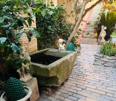 Saint-Tropez City Centre Apartment | La Bravade Luxe et sérénité au cœur de Saint-Tropez Suites spacieuses avec jardin enchanteur
