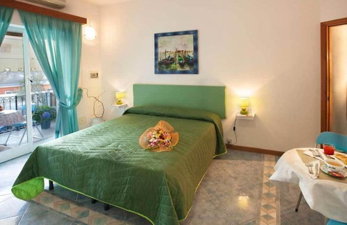 Ischia Porto Bed & Breakfast | La Brezza B&B Ischia