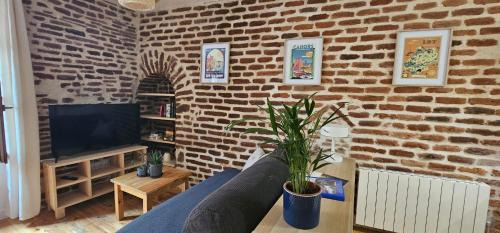 Cahors Old Town Apartment | La Brique Cadurcienne