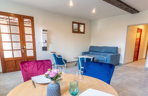 Jonzac Apartment | LA BUANDERIE - Large two-bedroom apartment, luxurious appointments!