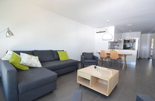 Sitges Apartment | La Bufera - Sleeps 6, three bedrooms , 2 bathrooms , balcony, comunal Pool.