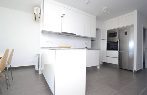 Sitges Apartment | La Bufera - Sleeps 6, three bedrooms , 2 bathrooms , balcony, comunal Pool.