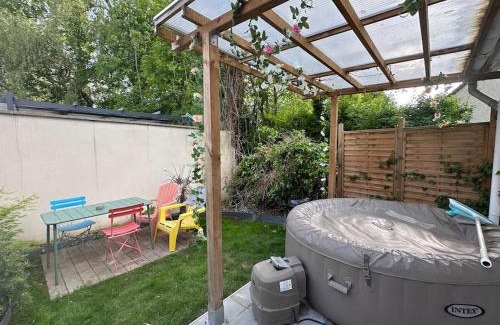 Sainte-Genevieve-des-Bois Apartment | La Bulle spa barbecue netflix - Paris Orly