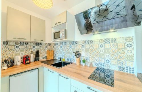 Roanne Apartment | La Bulle Roanne centre-ville - Jaccuzi & Clim