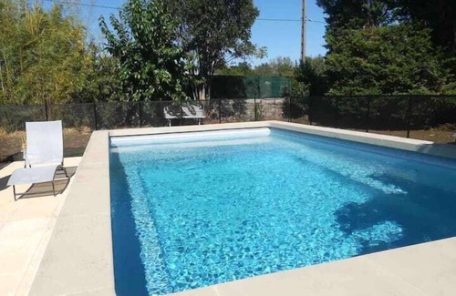 Saint-Hilaire-de-Brethmas Apartment | La cave, shared pool