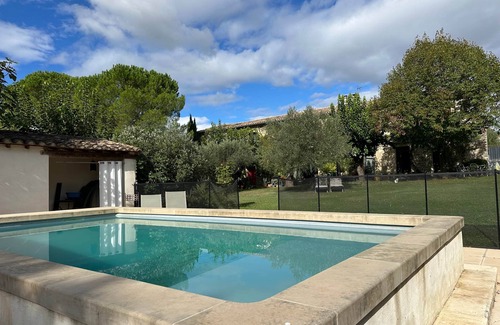Saint-Hilaire-de-Brethmas Apartment | La cave, shared pool