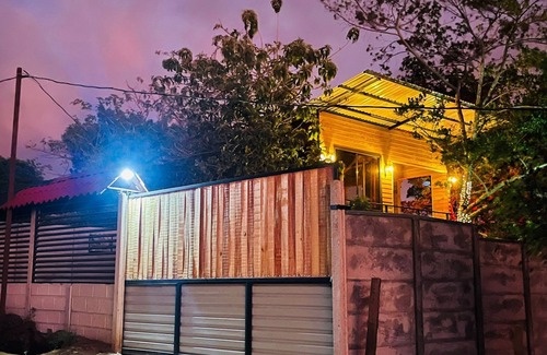 Roble Cabin | La Cabaña de Mayela