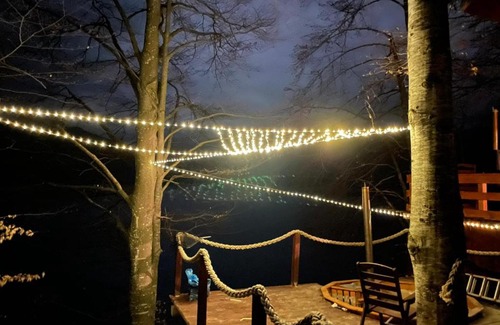 Oestii Paminteni Ski Chalet | La Cabană By the Lake