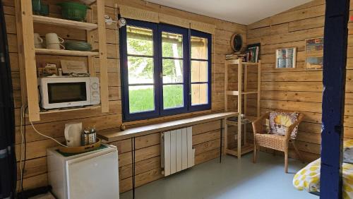 Fleury-sur-Orne Apartment | La cabane, Chambre indépendante dans jardin - Esprit cabane authentique et confortable - la campagne à 5 mn du centre de Caen