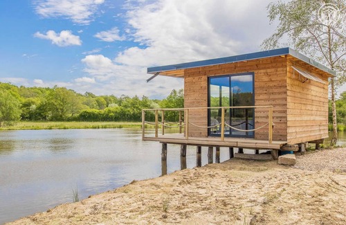 La Chapelle-Naude House | la Cabane de L'etang