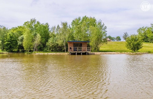 La Chapelle-Naude House | la Cabane de L'etang