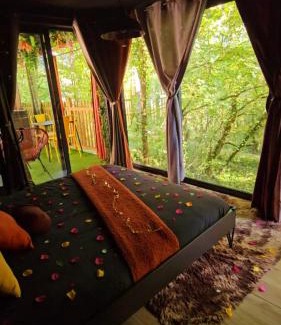Illoud Cabin | La Cabane Enchanteresse