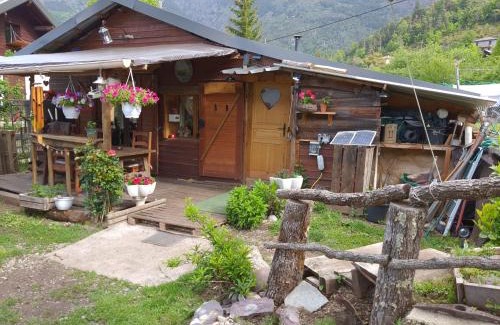 Valdeblore Bed & Breakfast | LA CABANE, petite chambre agréable chez l'habitant, maison toute en bois