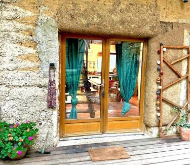 Saint-Genix-sur-Guiers House | la cabane savoyarde