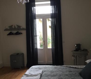 Saint-Martin-Lacaussade Bed & Breakfast | la cabanne