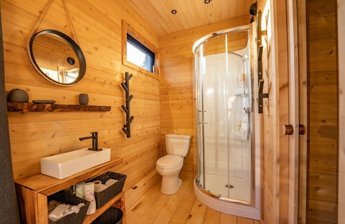 Lac Beauport Ski Chalet | La cAbin Ride&Sleep