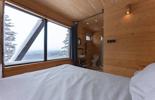 Lac Beauport Ski Chalet | La cAbin Ride&Sleep