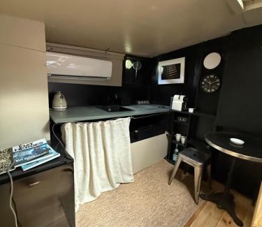 Saint-Cloud Boat Rental | La cabine du capitaine
