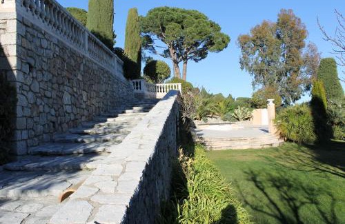 Mougins Bed & Breakfast | La Caladina