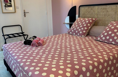 Aigues-Mortes Bed & Breakfast | La CAMARGUAISE Room Breakfast included. SOL en CIEL house.