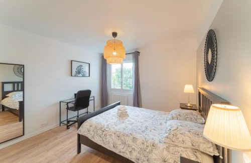 Merignac House | La CAPEYRONNAISE - MAISON COSY - JARDIN