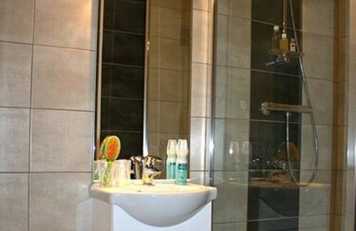 Riom Hotel | La Caravelle