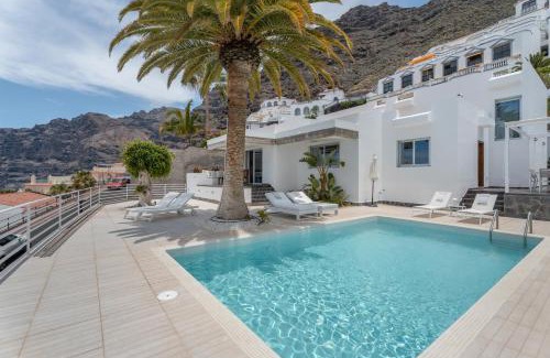 Los Gigantes House | La Casa de Los Gigantes