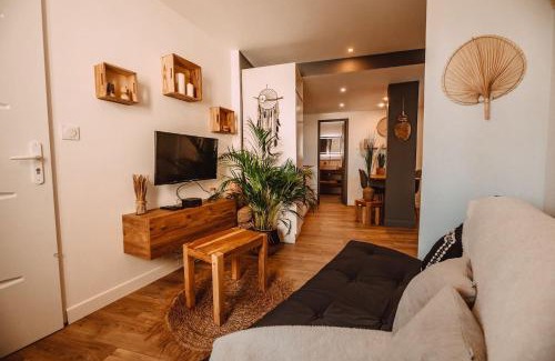 Irigny Apartment | La Casa Bali