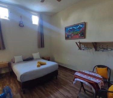 Flores Hostel | La Casa Colorada