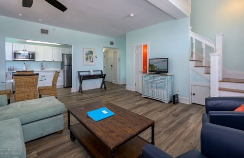 Uptown - Upper Duval Apartment | La Casa Cubana- 1 bedroom 1.5 bath on Duval street