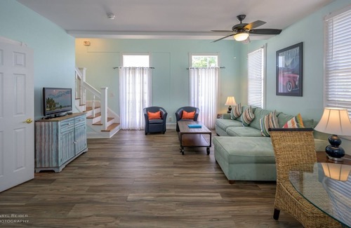 Uptown - Upper Duval Apartment | La Casa Cubana- 1 bedroom 1.5 bath on Duval street