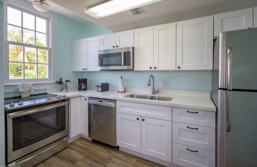 Uptown - Upper Duval Apartment | La Casa Cubana- 1 bedroom 1.5 bath on Duval street