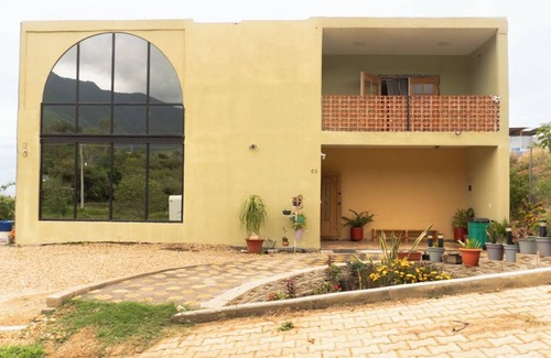 Agencia Municipal Santa Cruz House | La Casa De Cristal. Pet friendly and confortable