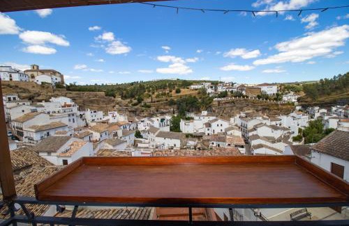 Setenil de las Bodegas House | La Casa de la Lela
