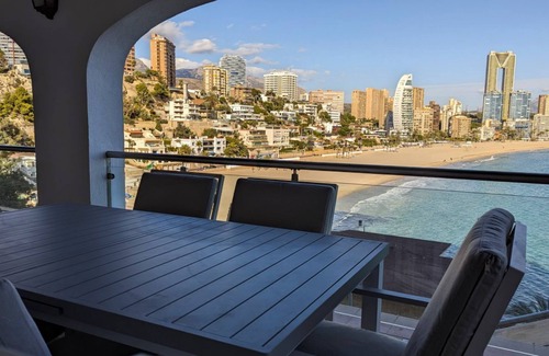 Benidorm Ski Chalet | LA CASA DE LOS ARCOS