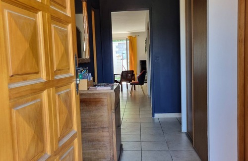 Prades House | La Casa del meu Pare" is a family house, located between the sea and the mountains.