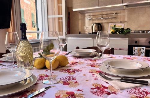 Borgo Antico Apartment | La Casa del Pinguino - In the Center with AC