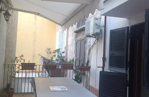 Quartieri Spagnoli Apartment | La casa del Principe a Colori